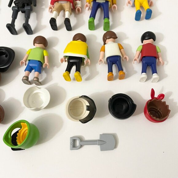 Assorte Lot of Playmobil Figures Accessories Toys - Picture 12 of 12